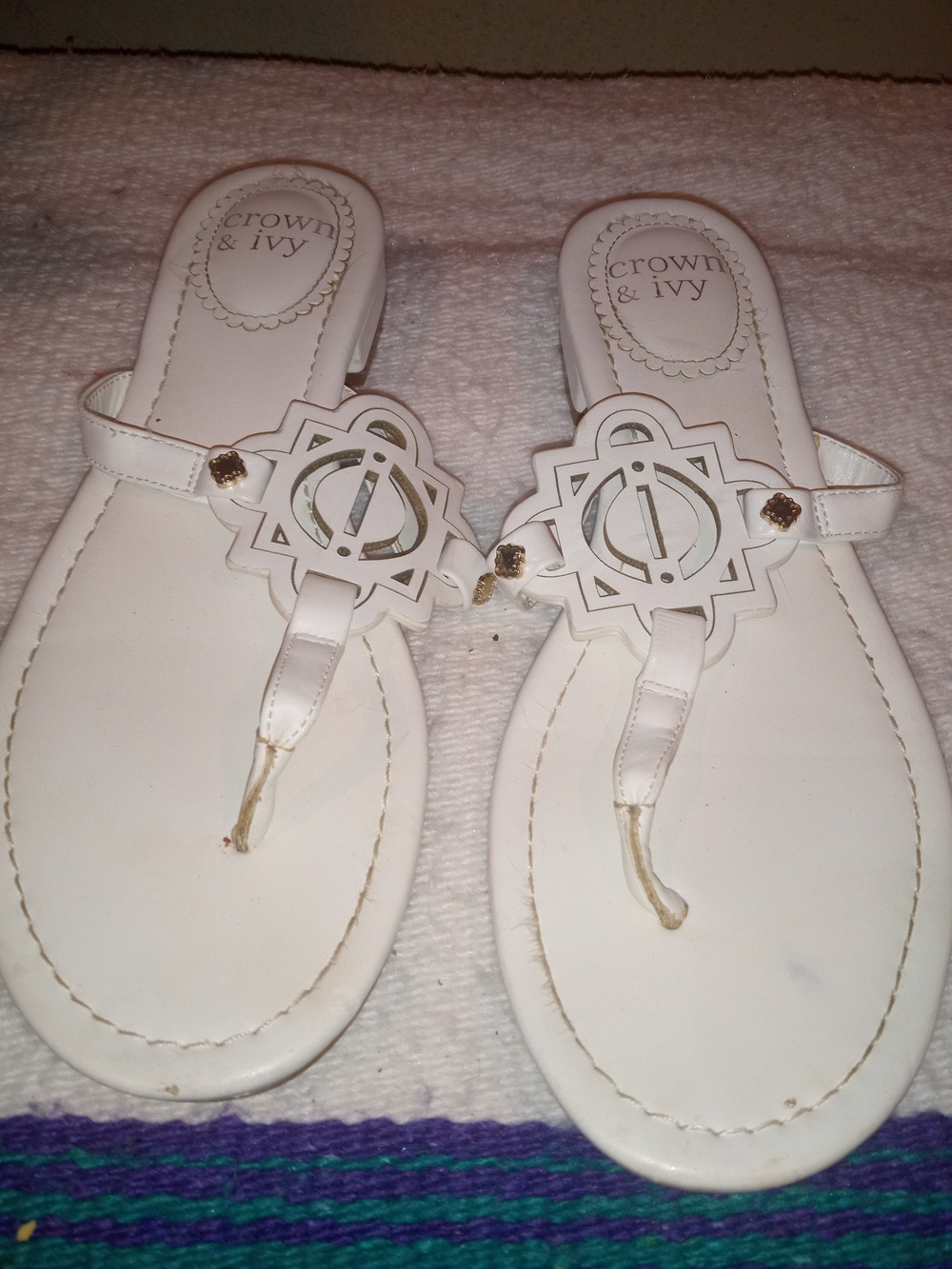 crown & ivy White Cutout Medallion Thong Sandals